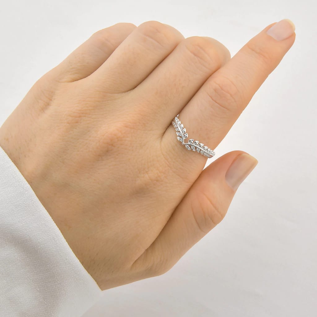 Anel Chevron Raminho Liso de Prata